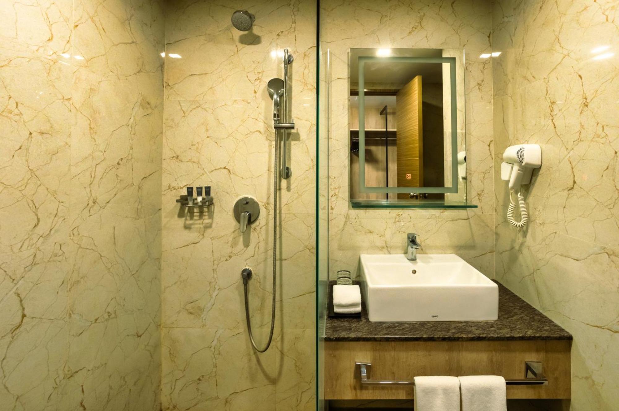 Amika Hotel,Madurai - Near Airport Esterno foto